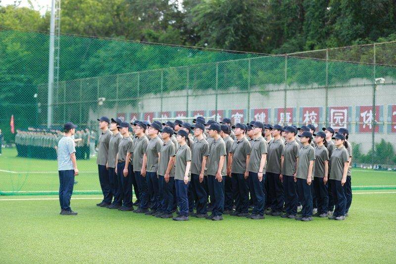 训在野外住帐篷背后真相竟如此有趣！冰球突