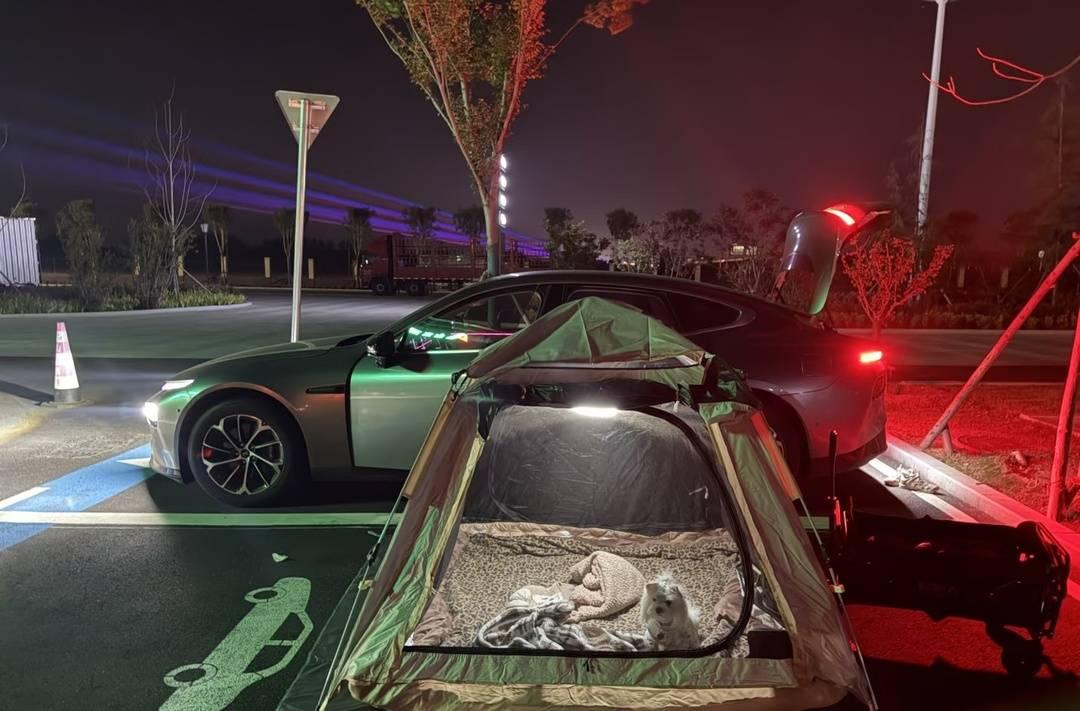 关注 专家：鼓励探索精神 但安全是前提冰球突破正规网站年轻人旅游带帐篷过夜引(图3)