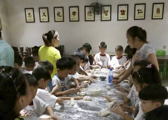 孩子们的乐园他要做万千孩子的「田妈妈」冰球突破豪华版把30多个城郊农场爆改成(图11)