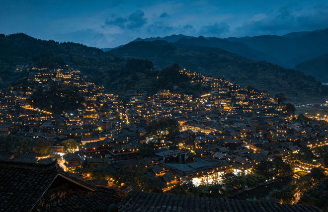 亲子游家庭游苗寨打卡+美食行李清单冰球突破2026贵州5日游参团报价(图3)