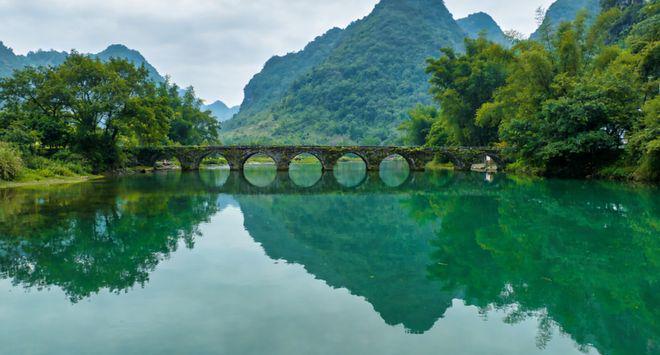 亲子游家庭游苗寨打卡+美食行李清单冰球突破2026贵州5日游参团报价(图2)